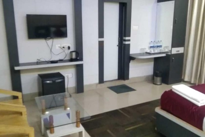 Room 5 of 14