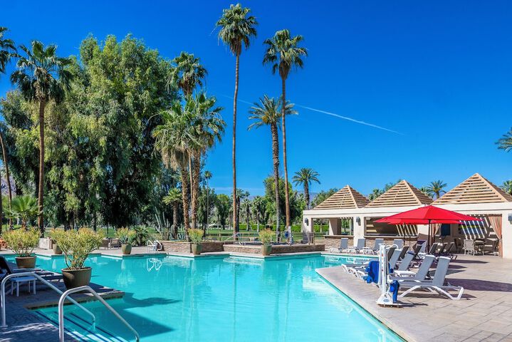 Pool Hotel
