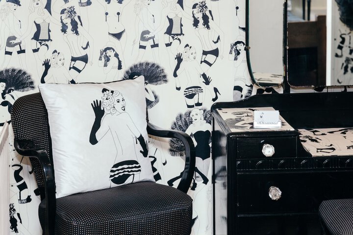 Room 195 of 272