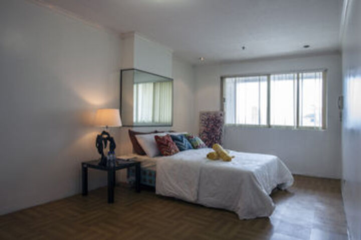 Room 11 of 25