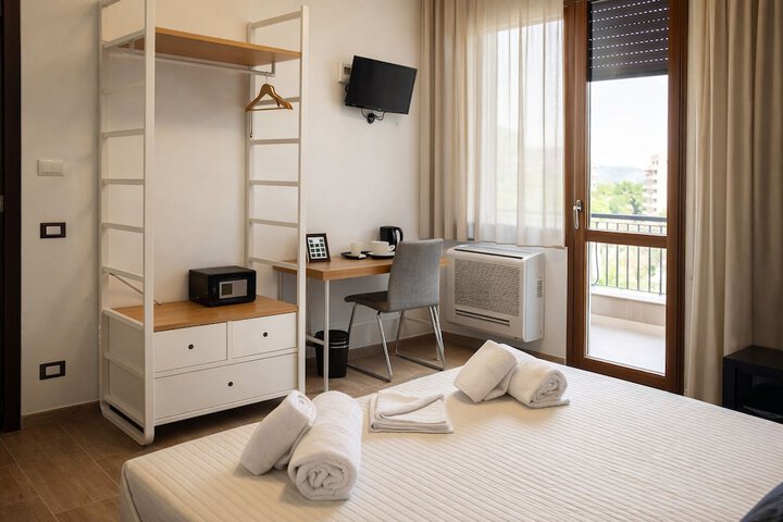 Room 4 of 11