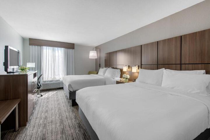 Standard King Bed Accessible (8 of 23)