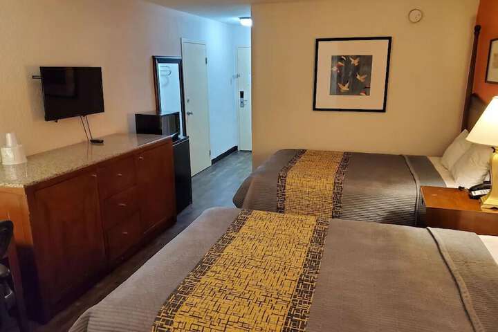 2 Double Beds (2 of 3)