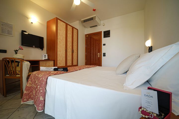 Room 10 of 38