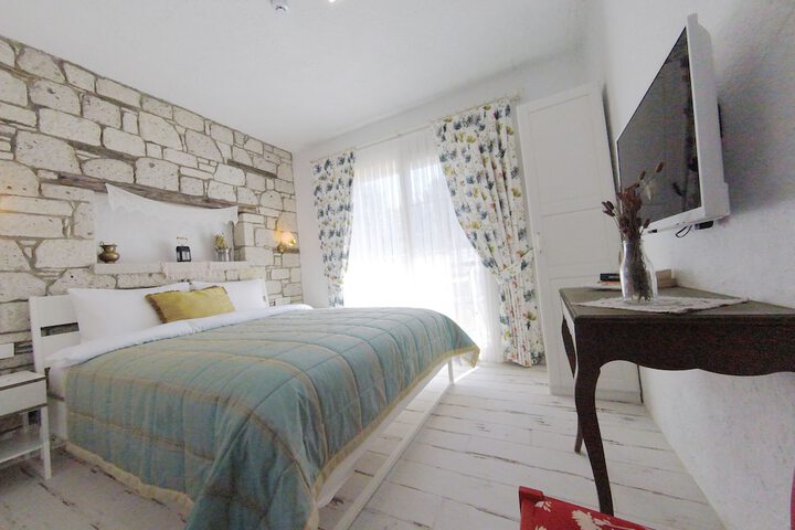 Room 15 of 77