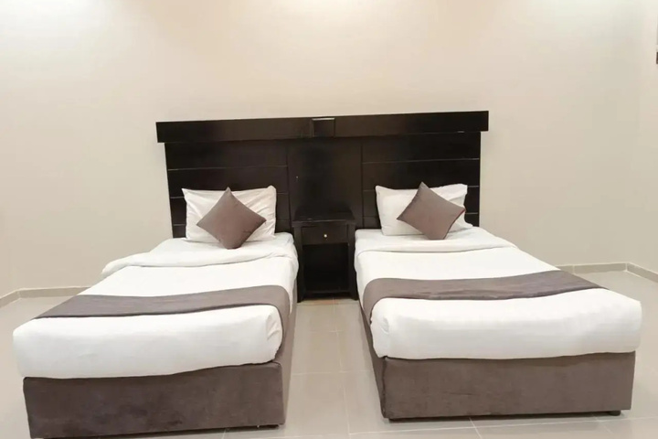 Room 4 of 10