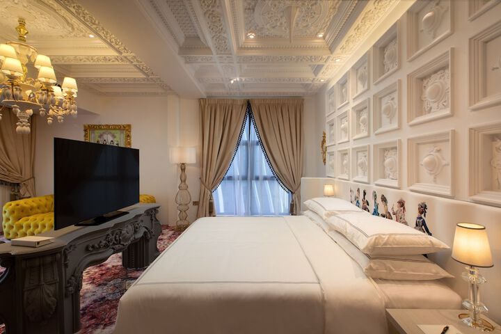 Room 8 of 195