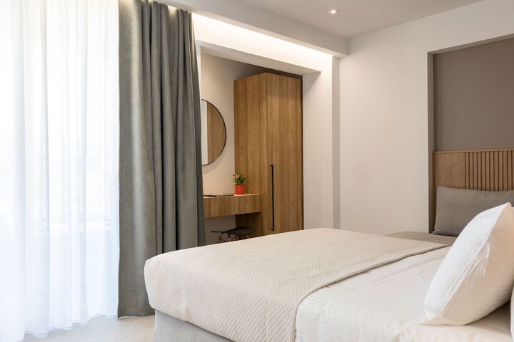 Room 13 of 19