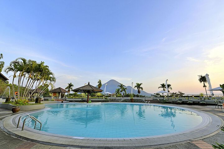Hotel with Pool