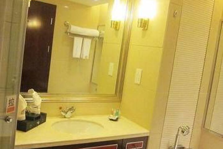 Room 52 of 101
