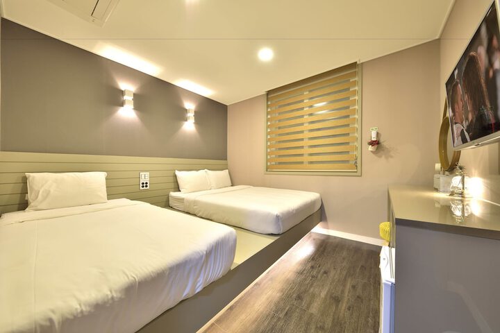 Room 25 of 96