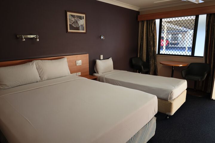 Room 4 of 13