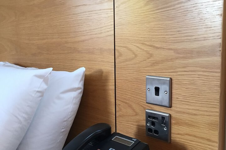 Room 6 of 33