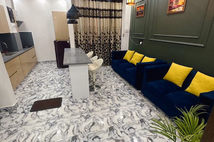 Goroomgo Omasha Residency Noida