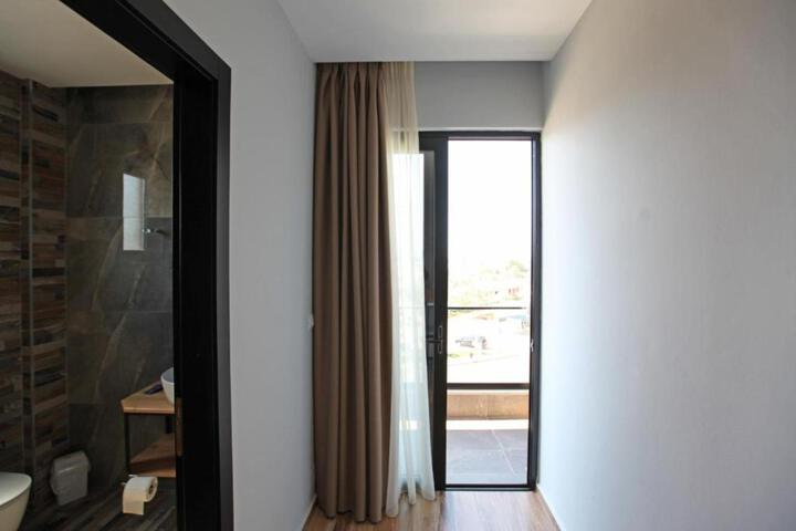 Room 141 of 143