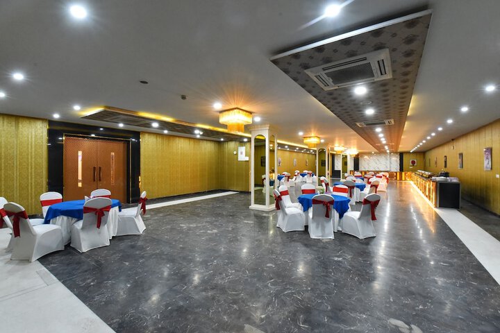Ballroom/Hall 52 of 68