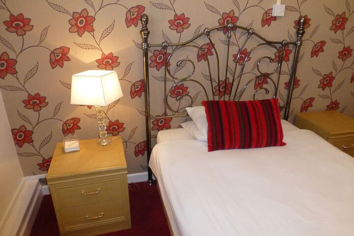 Room 10 of 48
