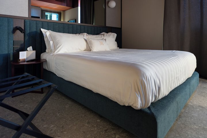 Room 44 of 99