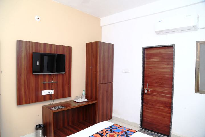 Room 6 of 14