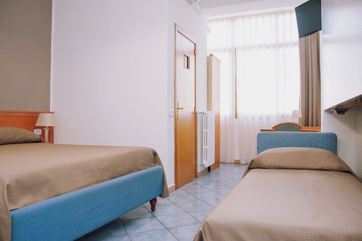 Room 28 of 79