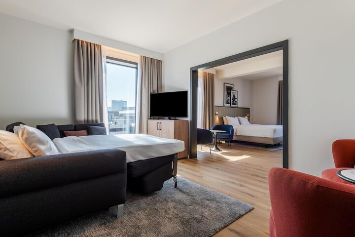 Room 34 of 108