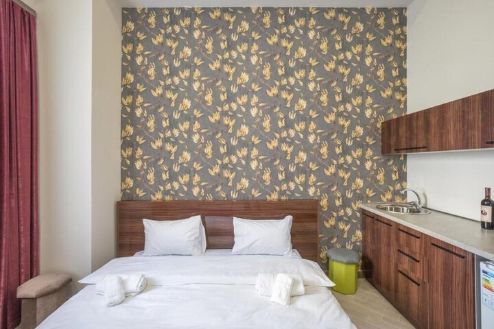 Room 2 of 33