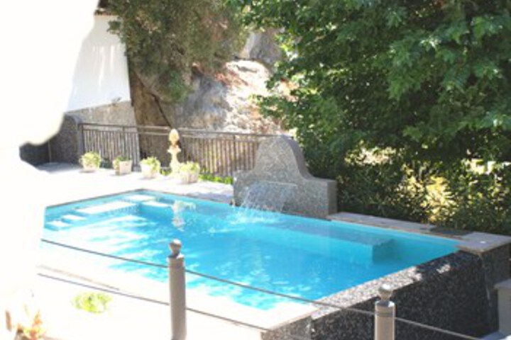 Pool 22 of 40