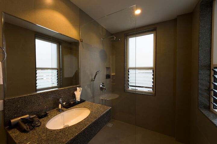 Room 12 of 20