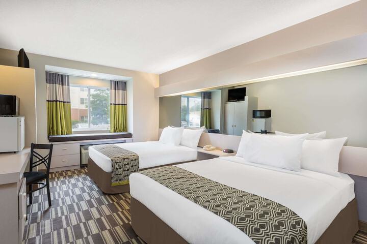 1 Queen Bed (14 of 18)