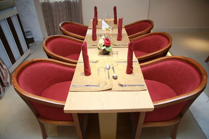 Dining 39 of 43