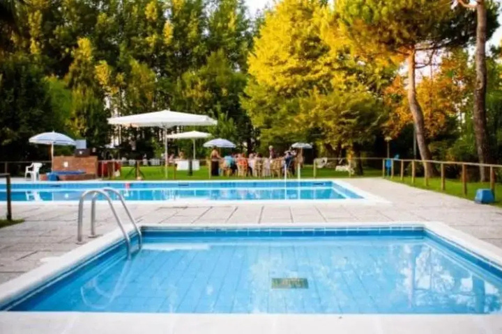 Pool 11 of 15