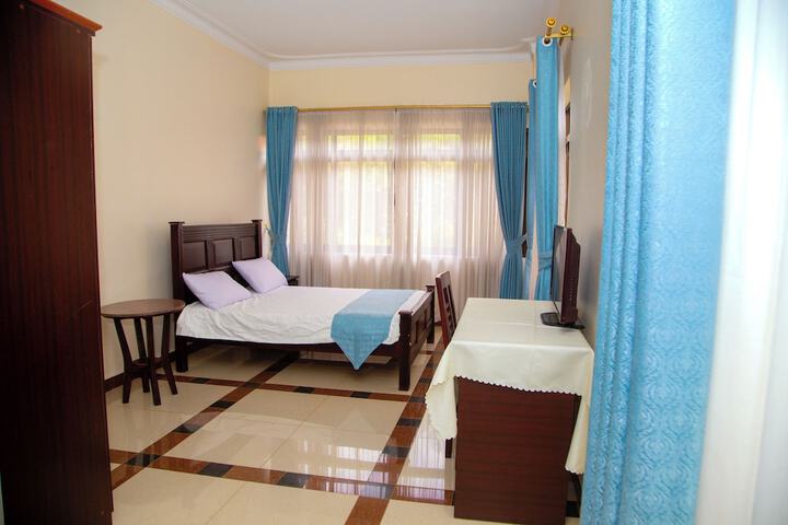 Room 10 of 25