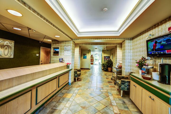 Entrance & Lobby