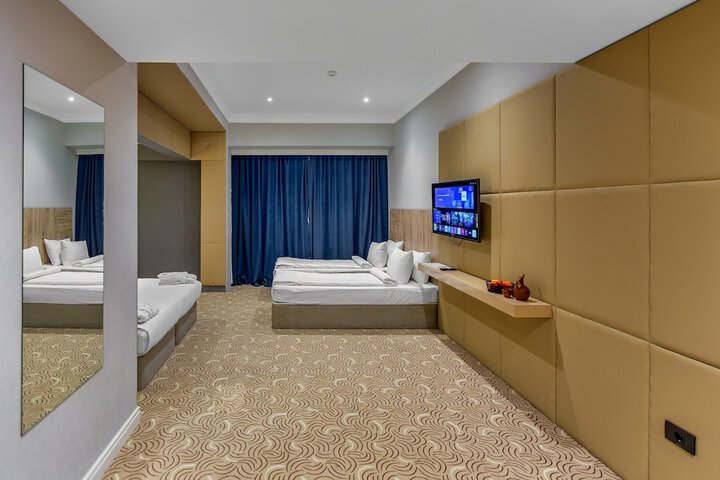 Room 18 of 173