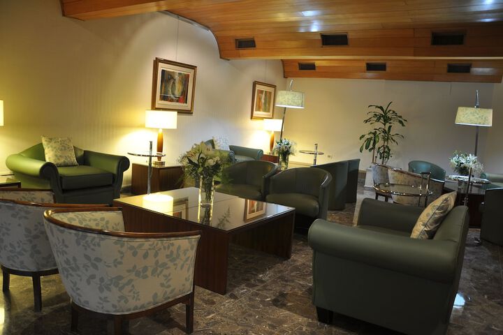 Entrance & Lobby