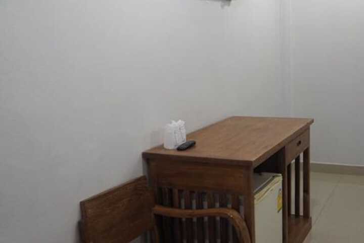 Room 8 of 16