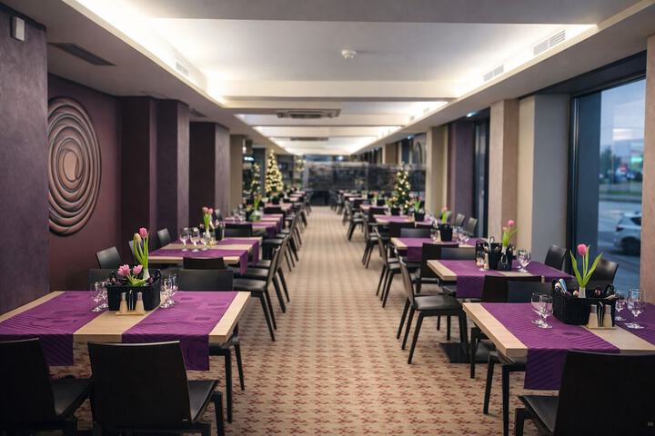 Dining 82 of 96