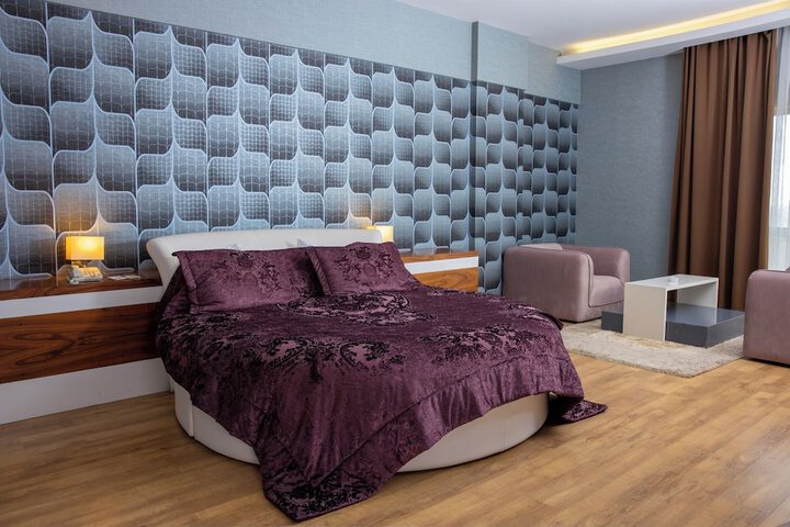 Room 9 of 30