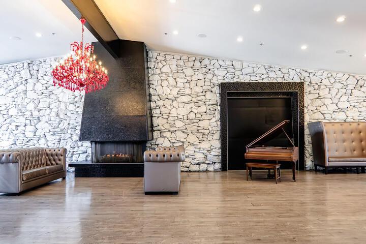 Entrance & Lobby