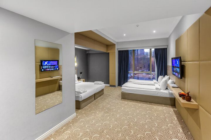 Room 17 of 173