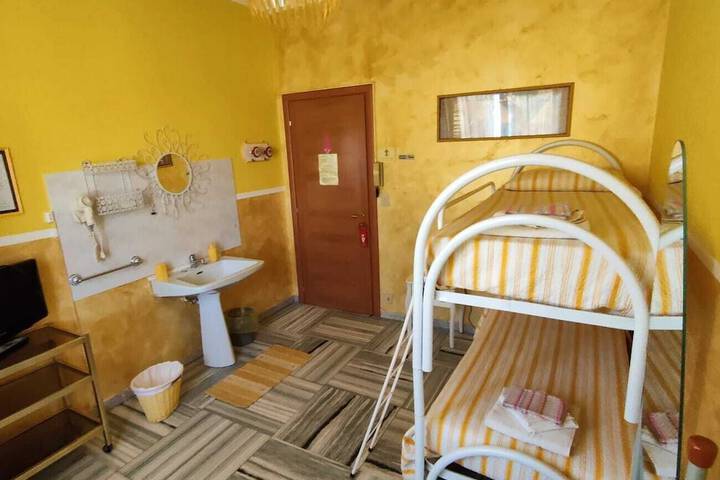 Room 33 of 140