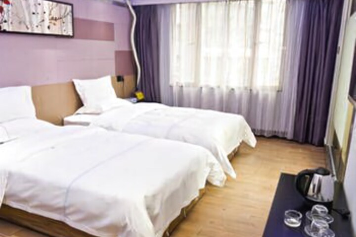 Room 7 of 8