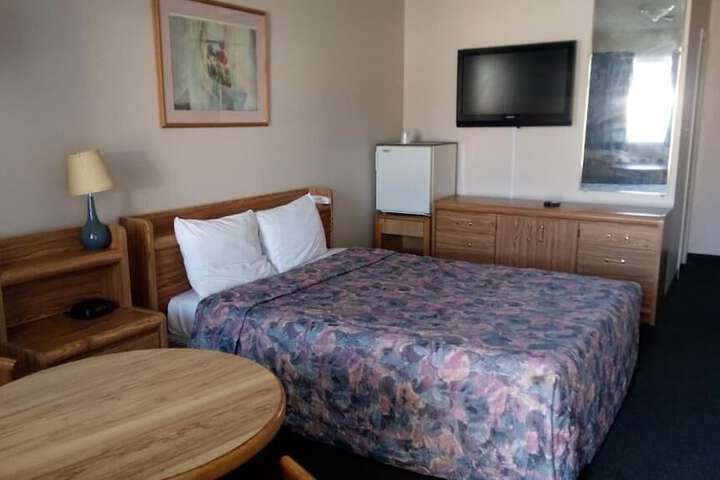 Room 2 of 6