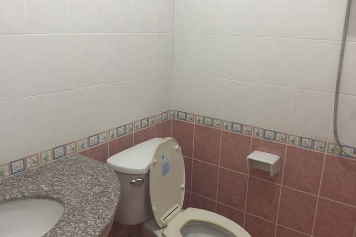 Room 4 of 11