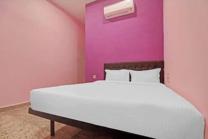 Room 2 of 9