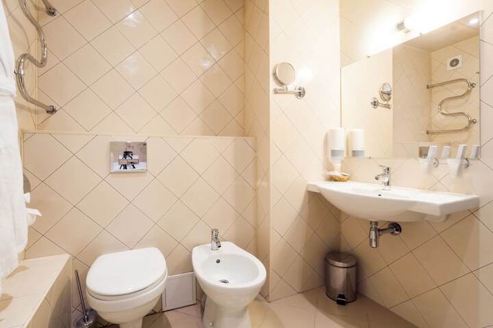 Room 25 of 40