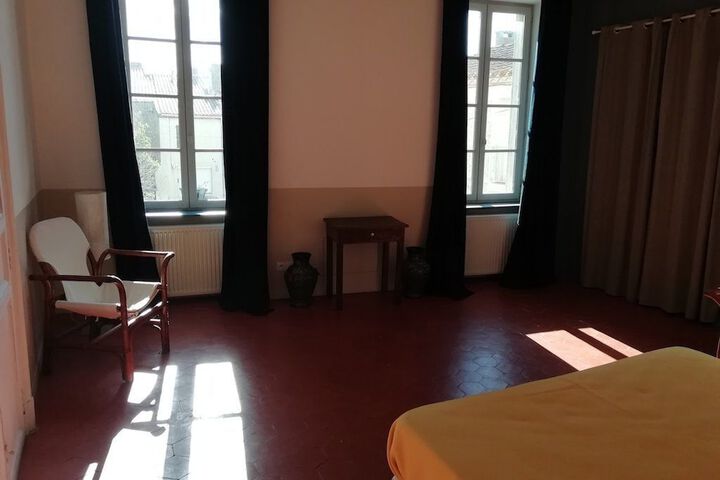 Room 9 of 33