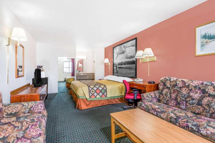 1 King Bed (4 of 5)