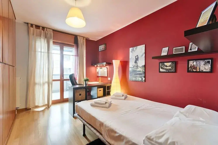 Room 2 of 32