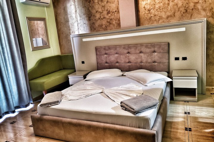 Room 19 of 48